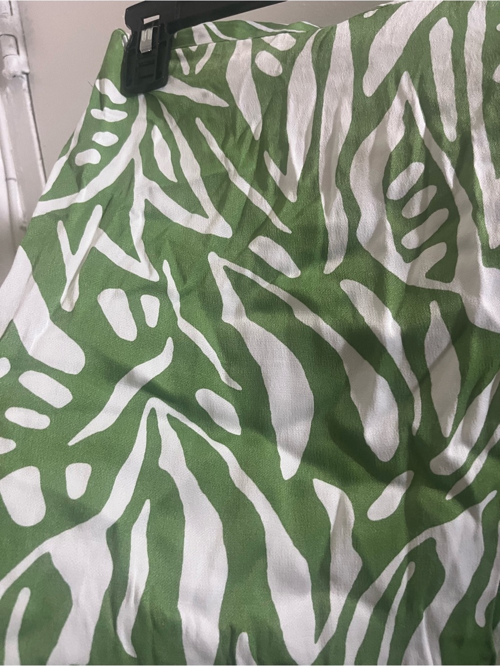 House of Harlow Green and White Leaf Print Maxi Skirt - Picture 4 of 4